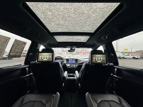 Used 2024 Chrysler Pacifica Touring-L w/ Uconnect Theater Family Group image 44