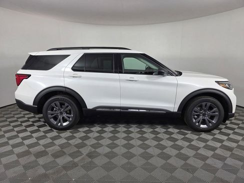 Used 2025 Ford Explorer Active w/ Active Comfort Package image 9