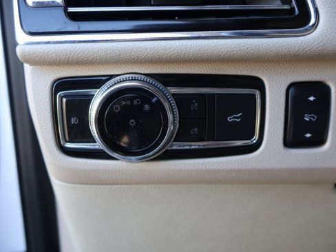 Used 2019 Lincoln Navigator Reserve image 17