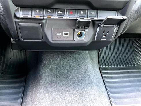 Used 2025 Chevrolet Silverado 1500 Custom RWD image 25