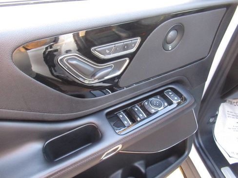 Used 2022 Lincoln Aviator Reserve w/ Equipment Group 201A image 25