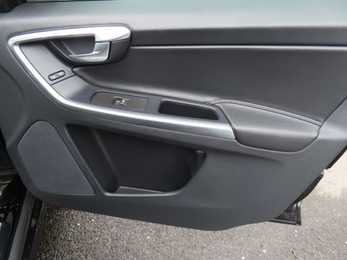 Used 2016 Volvo XC60 T5 Platinum image 21