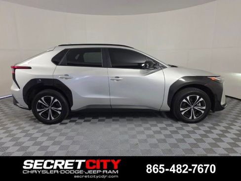 Used 2024 Toyota bZ4X XLE w/ Weather Package AWD/4WD image 8