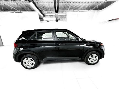 Used 2020 Hyundai Venue SE image 7