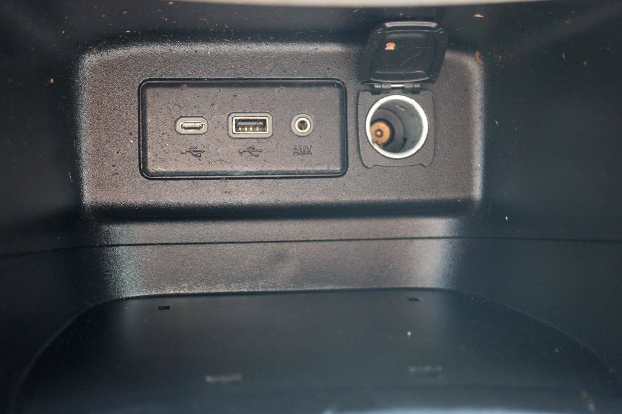 Used 2020 Chevrolet Equinox LT FWD image 30