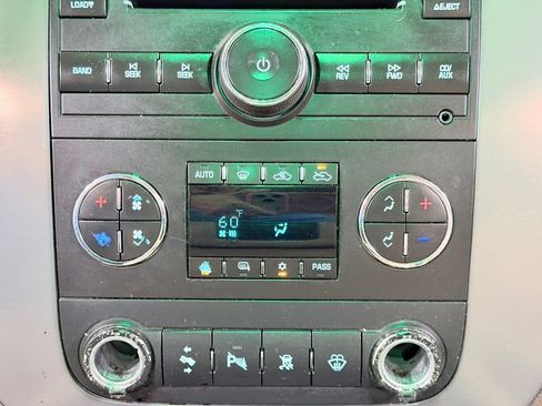 Used 2009 GMC Sierra 2500 SLT w/ SLT Convenience Package AWD/4WD image 44