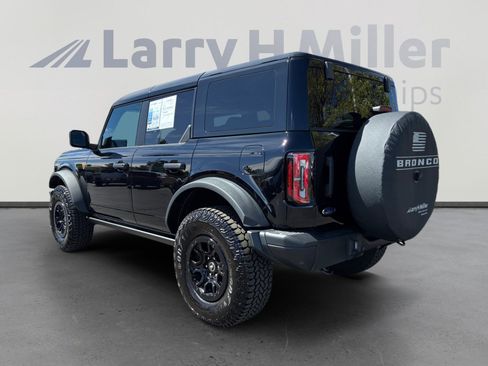 Used 2025 Ford Bronco Badlands image 3