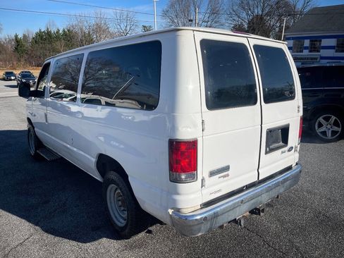 Used 2010 Ford E-350 and Econoline 350 XLT image 4