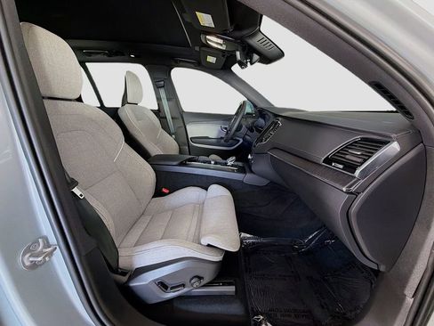 Certified 2024 Volvo XC90 T8 Ultimate w/ Protection Package Premier AWD/4WD image 31