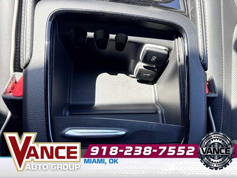 Used 2025 Chrysler Pacifica Limited FWD image 26