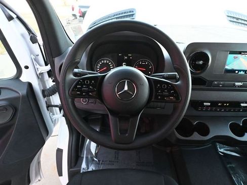 Used 2024 Mercedes-Benz Sprinter 2500 image 40