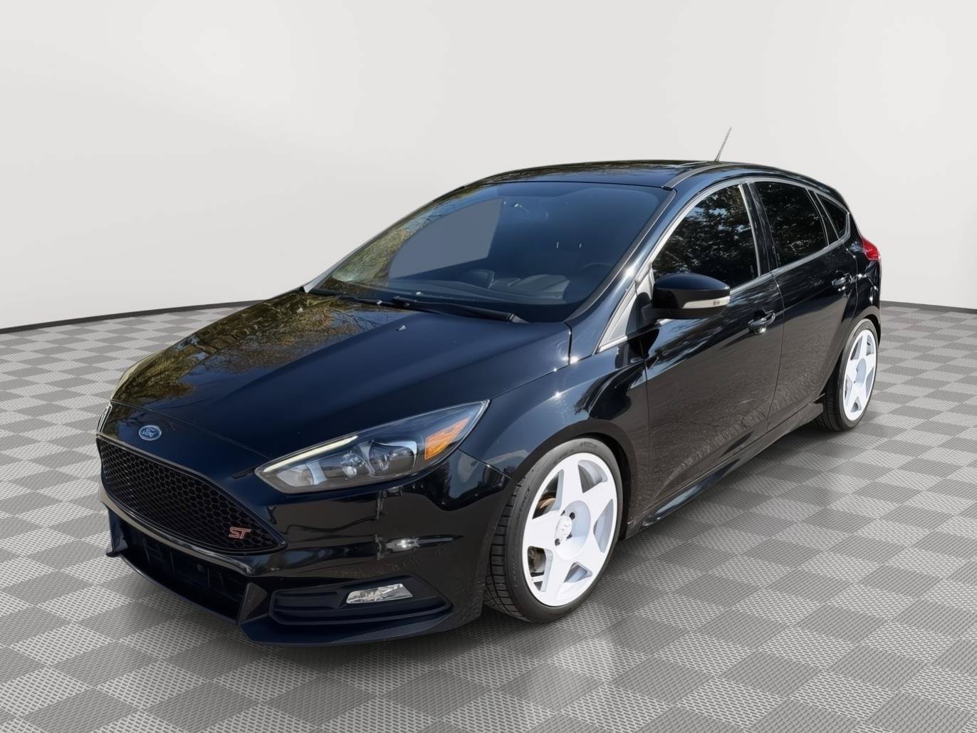 Used 2018 Ford Focus ST w/ Equipment Group 401A FWD image 3