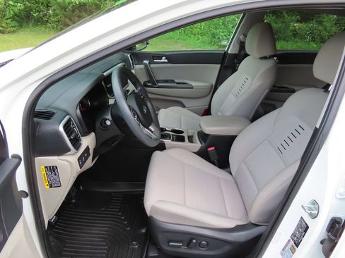 Used 2021 Kia Sportage LX w/ LX AWD Popular Package image 23