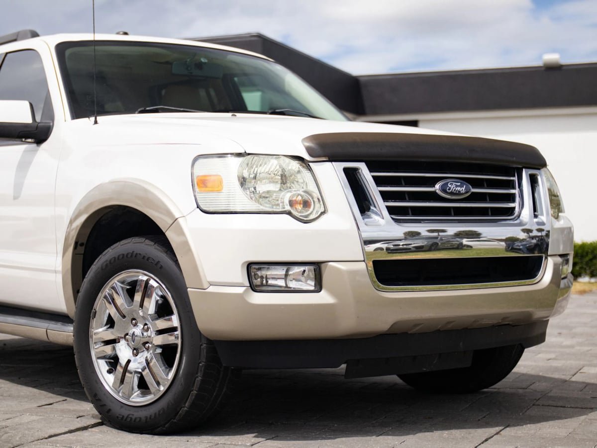 Used 2010 Ford Explorer Eddie Bauer RWD image 3