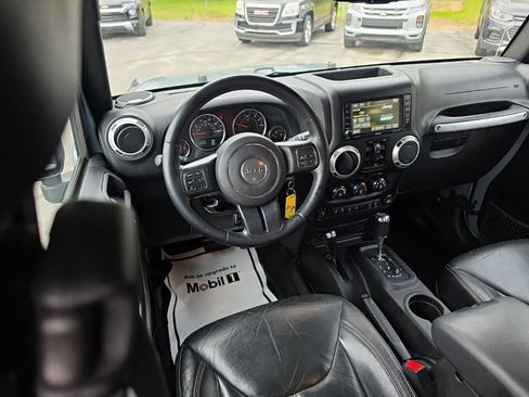 Used 2015 Jeep Wrangler Unlimited Sahara w/ Dual Top Group AWD/4WD image 6
