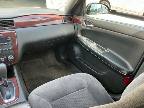 Used 2009 Chevrolet Impala LT FWD image 18