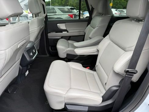 Used 2025 Ford Expedition Active AWD/4WD image 9