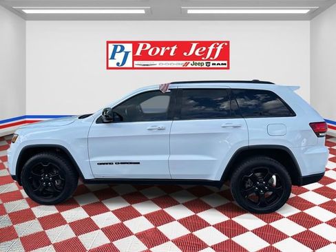 Used 2019 Jeep Grand Cherokee Laredo image 2