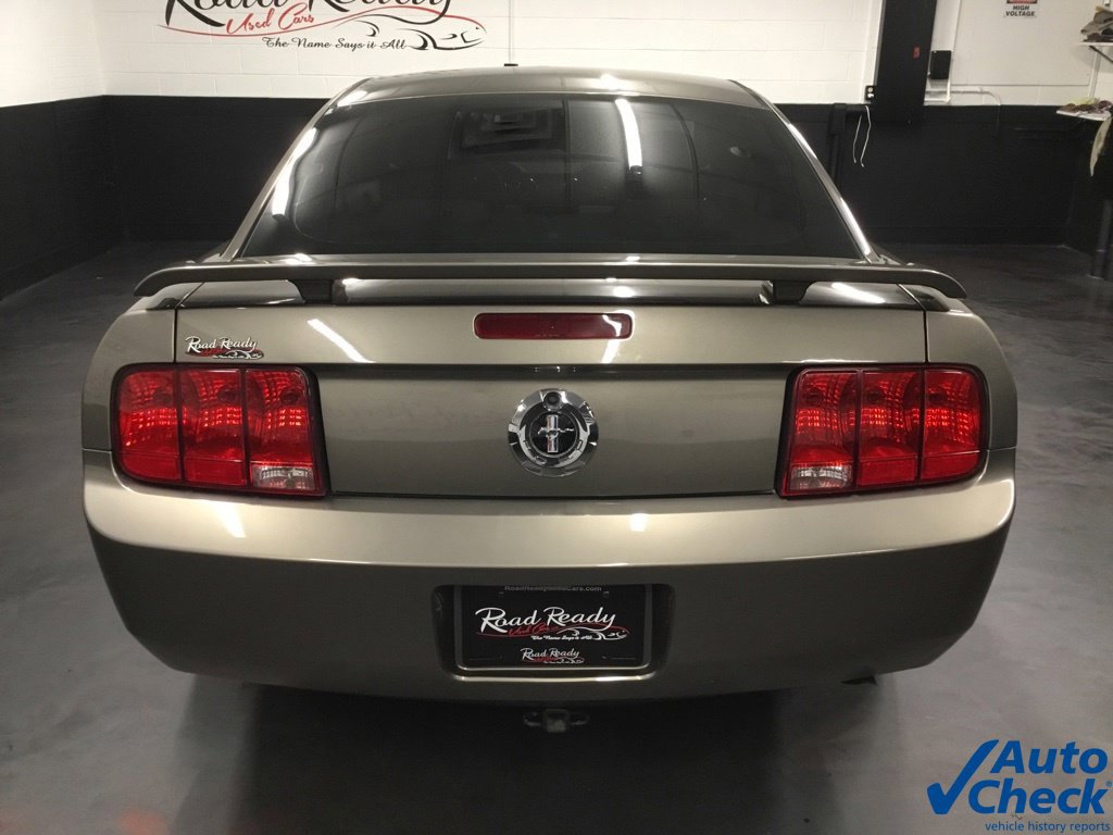 Used 2005 Ford Mustang Premium RWD image 9