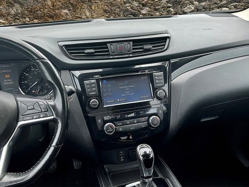 Used 2017 Nissan Rogue Sport SL w/ SL Premium Package image 3