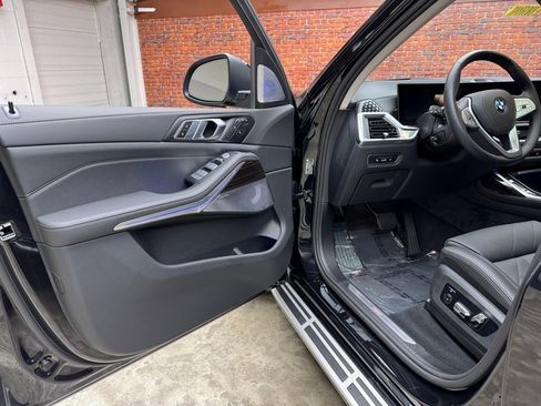 Certified 2025 BMW X7 xDrive40i w/ Premium Package image 9