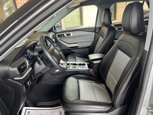 Used 2023 Ford Explorer XLT w/ Equipment Group 202A AWD/4WD image 16