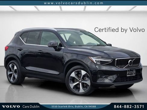 Certified 2025 Volvo XC40 B5 Plus AWD/4WD image 1