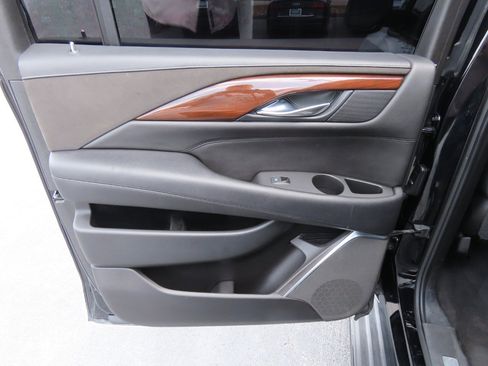 Used 2017 Cadillac Escalade ESV 2WD image 20