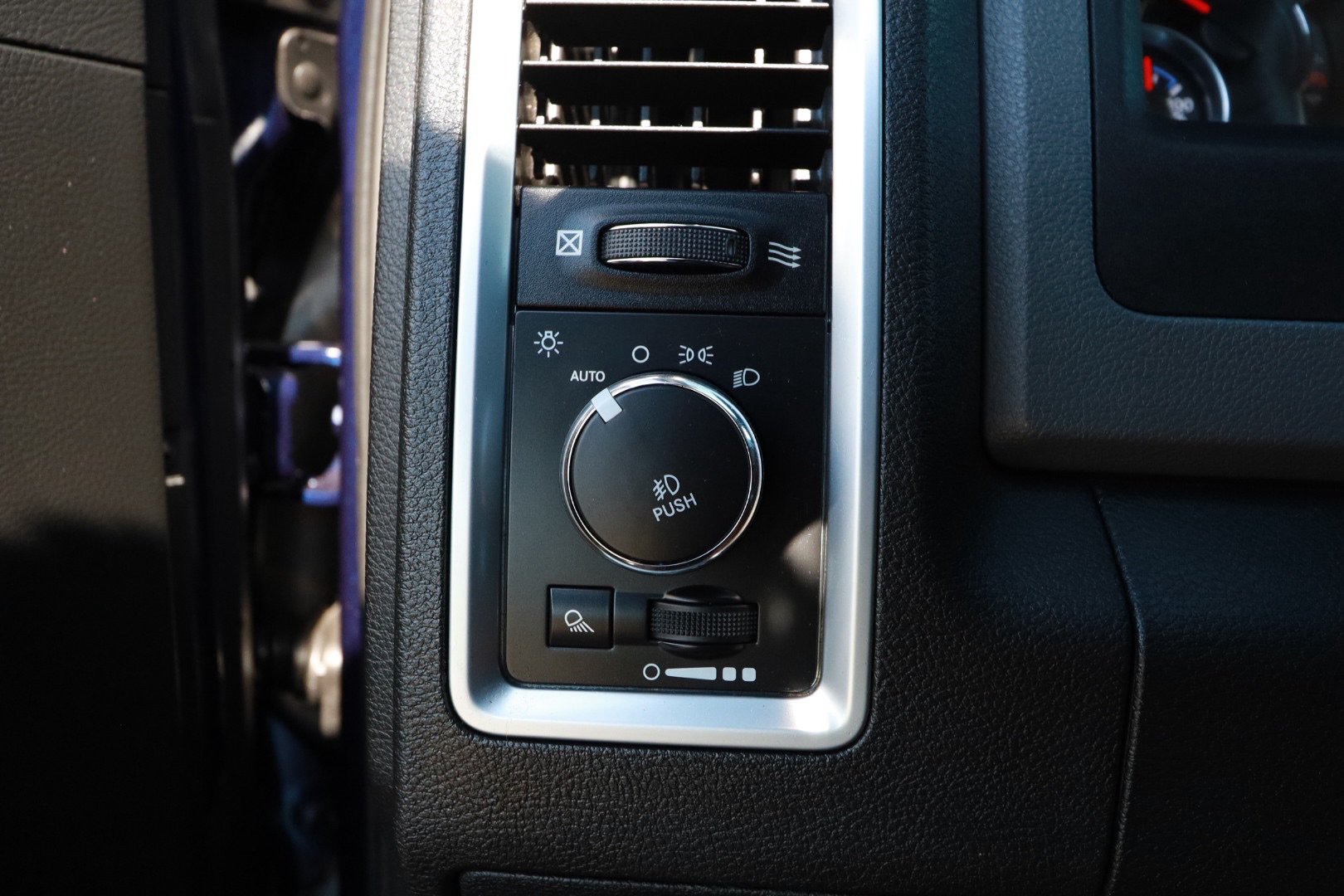 Used 2015 RAM 1500 Lone Star RWD image 16