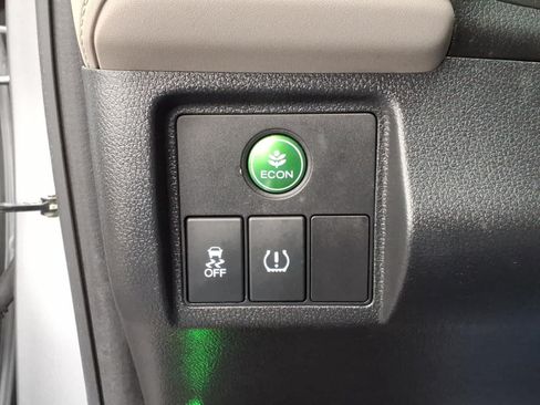 Used 2022 Honda HR-V LX image 16