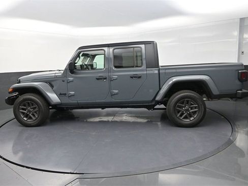 New 2025 Jeep Gladiator Sport image 4