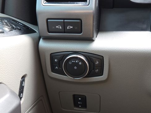 Used 2019 Ford F250 XLT w/ XLT Premium Package image 30