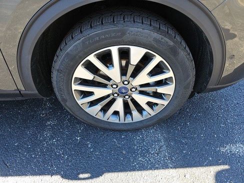 Used 2020 Ford Escape Titanium image 10