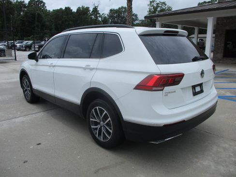 Used 2020 Volkswagen Tiguan SE w/ Panoramic Sunroof Package FWD image 4
