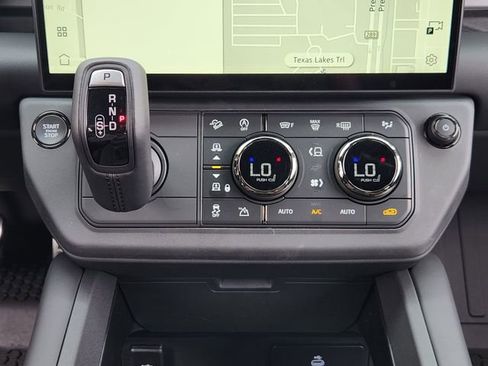 New 2026 Land Rover Defender 110 OCTA AWD/4WD image 18