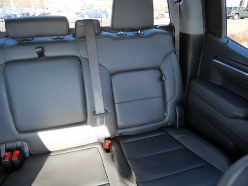 Used 2025 GMC Sierra 1500 SLT image 14