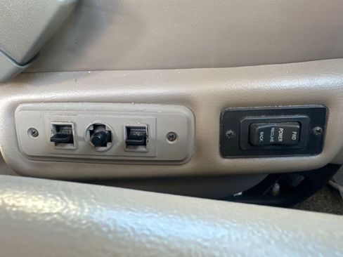 Used 2016 Chevrolet Express 2500 image 14