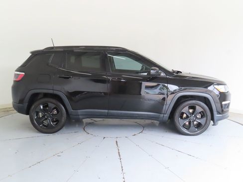Used 2021 Jeep Compass Latitude FWD image 2