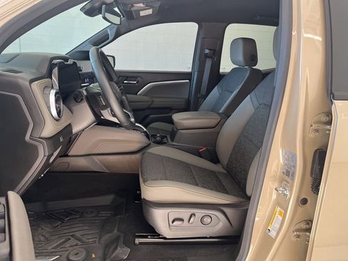 Used 2024 Chevrolet Colorado ZR2 w/ Technology Package image 15