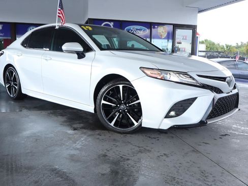 Used 2019 Toyota Camry XSE FWD image 3