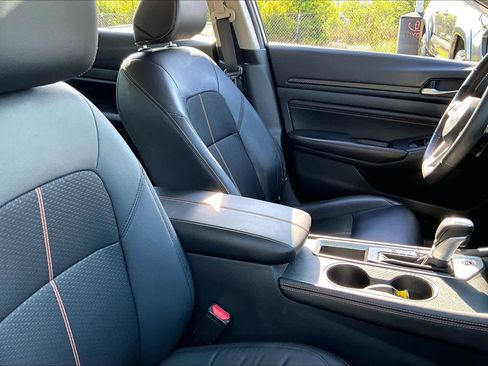 Used 2022 Nissan Altima 2.5 SR FWD image 9