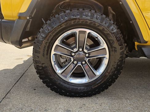 Used 2021 Jeep Wrangler Unlimited Sahara image 16