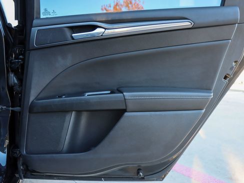 Used 2015 Ford Fusion SE image 11