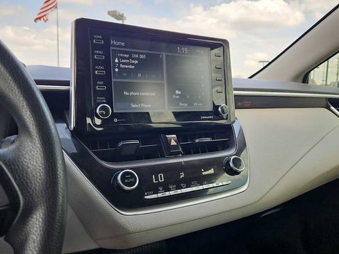 Used 2021 Toyota Corolla LE w/ LE Convenience Package image 27