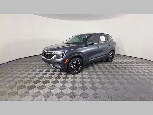 Used 2024 Kia Seltos EX FWD image 47