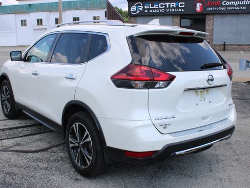 Used 2019 Nissan Rogue SV w/ Sun & Sound Touring Package AWD/4WD image 3