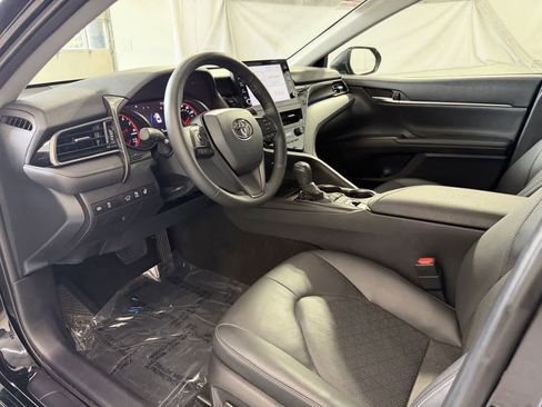 Used 2022 Toyota Camry XSE FWD image 8