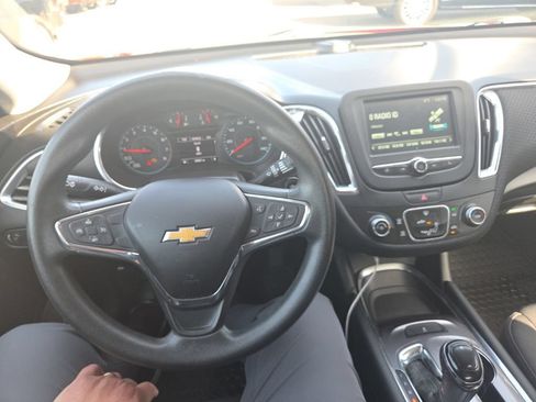 Used 2018 Chevrolet Malibu LT FWD image 12