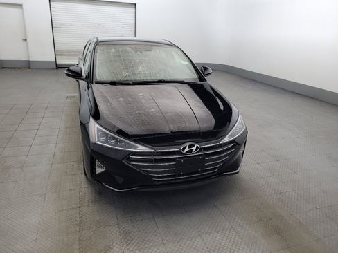 Used 2020 Hyundai Elantra Limited FWD image 14
