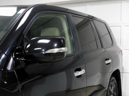 Used 2013 Lexus LX 570 4WD w/ Luxury Pkg w/Pre-crash image 22